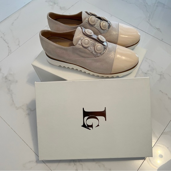 ITALIAN Sparkly Beige Silver Leather
Suede Hardwear Shoe Size 39 - Picture 2 of 16